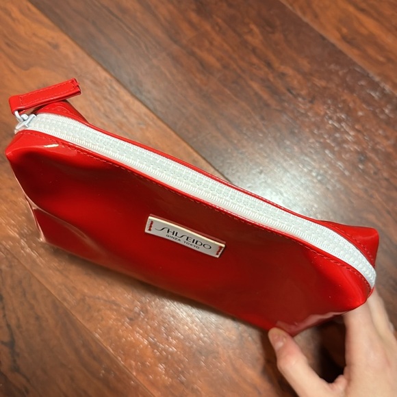 Shiseido Glossy Red Pouch - Picture 2 of 4